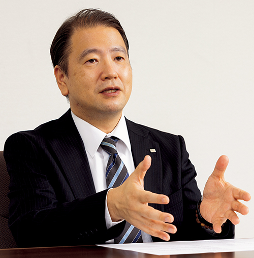 宝印刷株式会社 >執行役員  総務部長 兼 人事部長　中込  克二