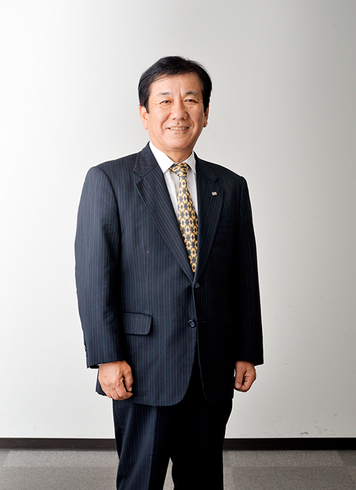 代表取締役社長 堆 誠一郎